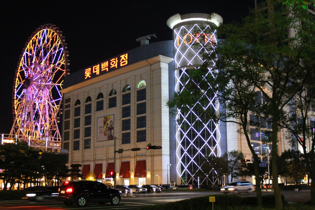 Lotte wheel and department store!