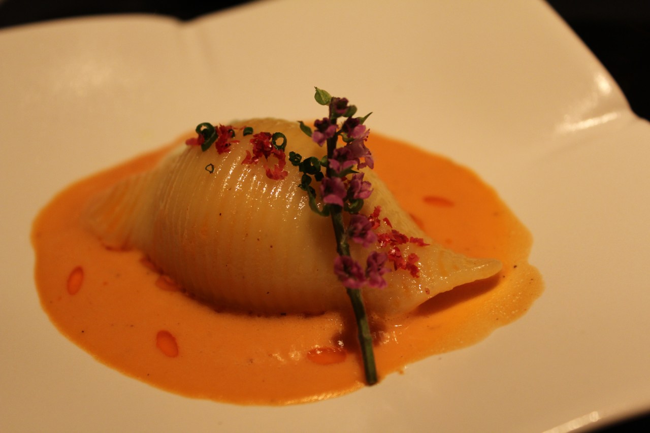 Like, the pasta is like a shell...and there is like, shellfish inside...woah!!!!!!!!